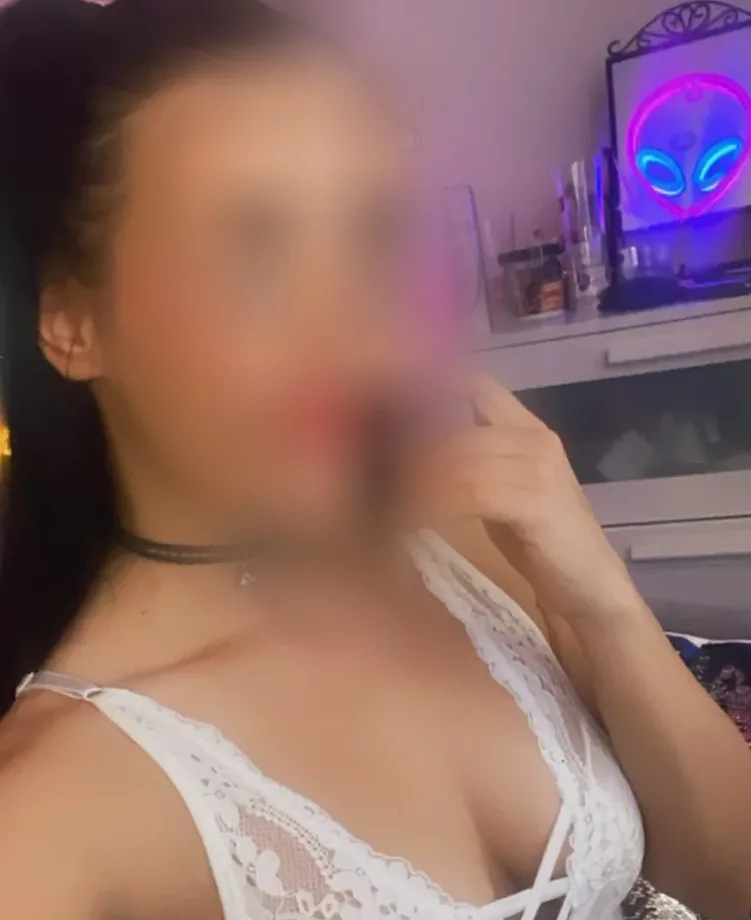 Cynthia, 21