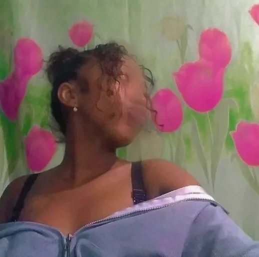 Eva, 24