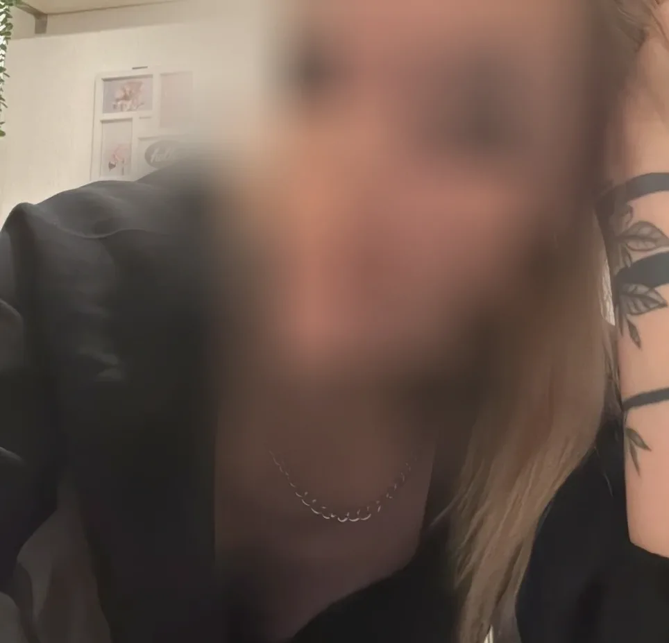 Laura, 29