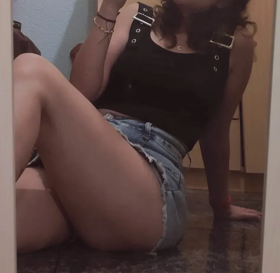 Leyla, 32