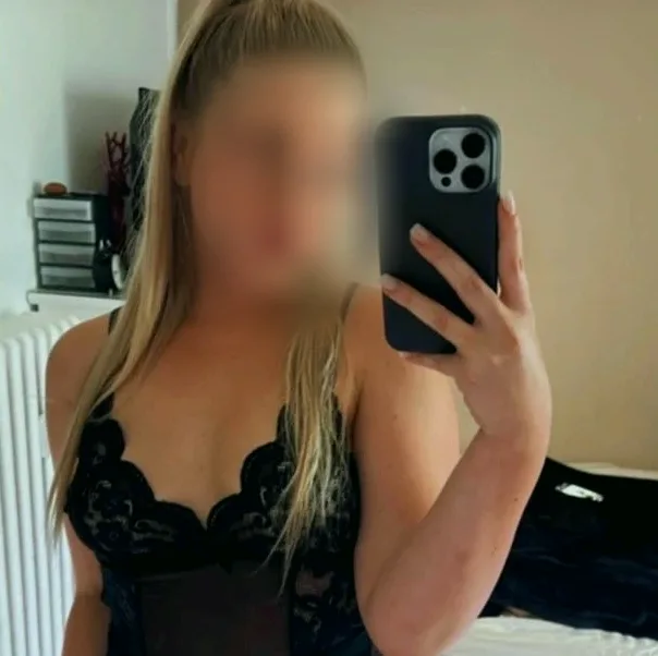 Suzanne, 28