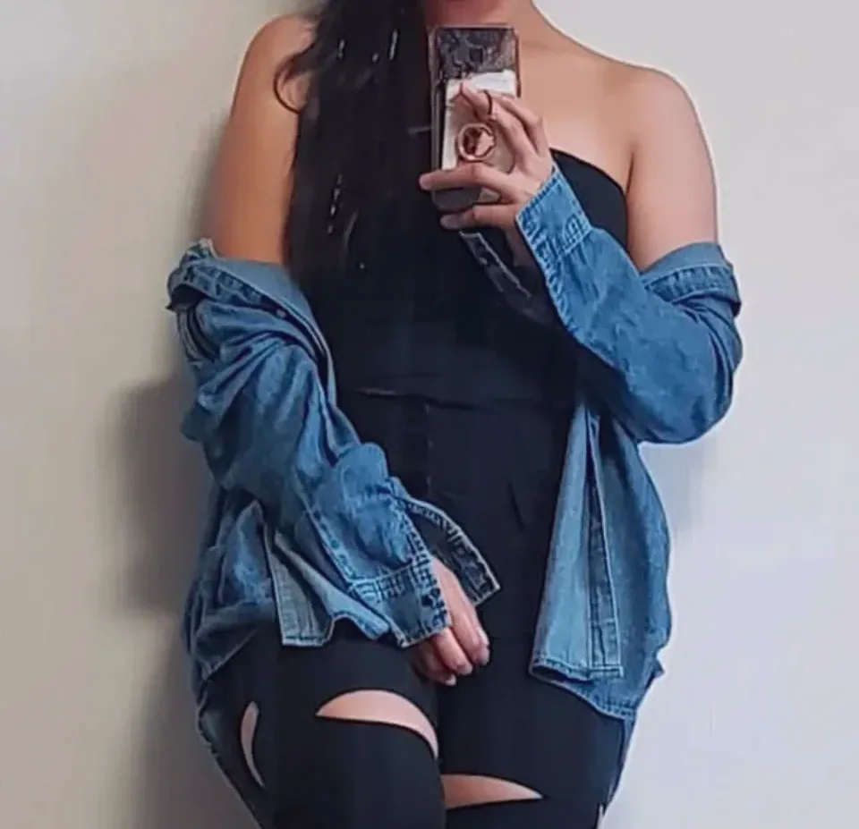Zeynep, 28